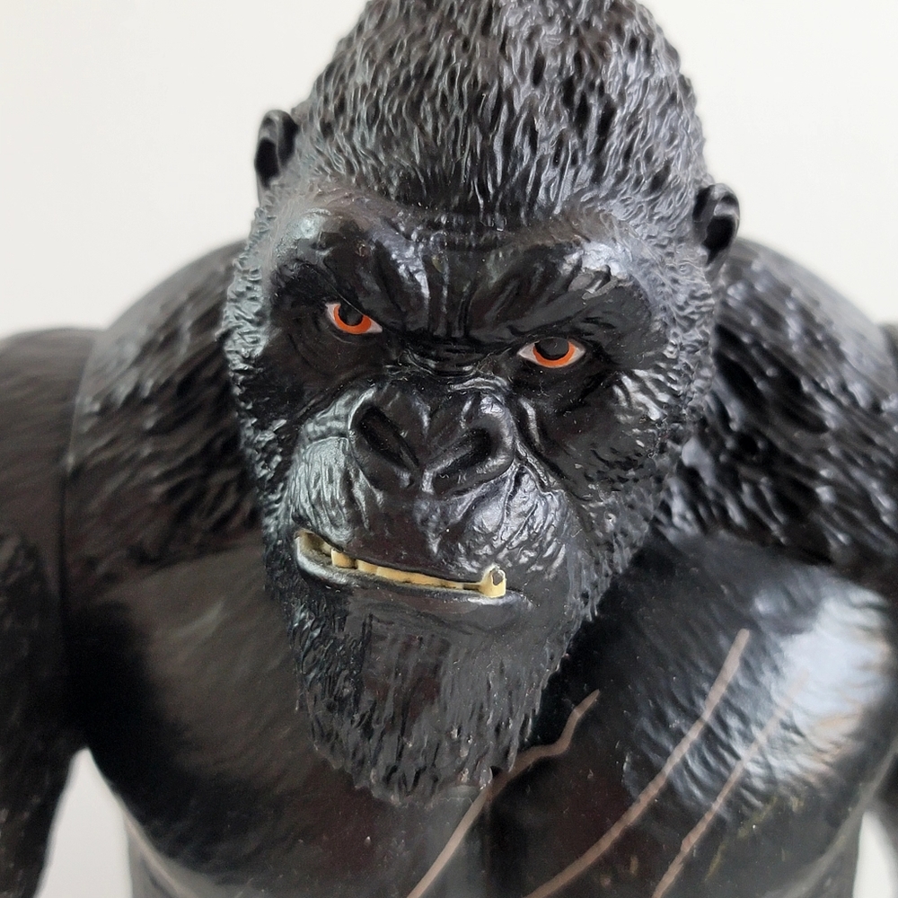 11-inch Giant Kong action figure by Playmates Toys Godzilla vs. Kong Movie - Picture 13 of 13